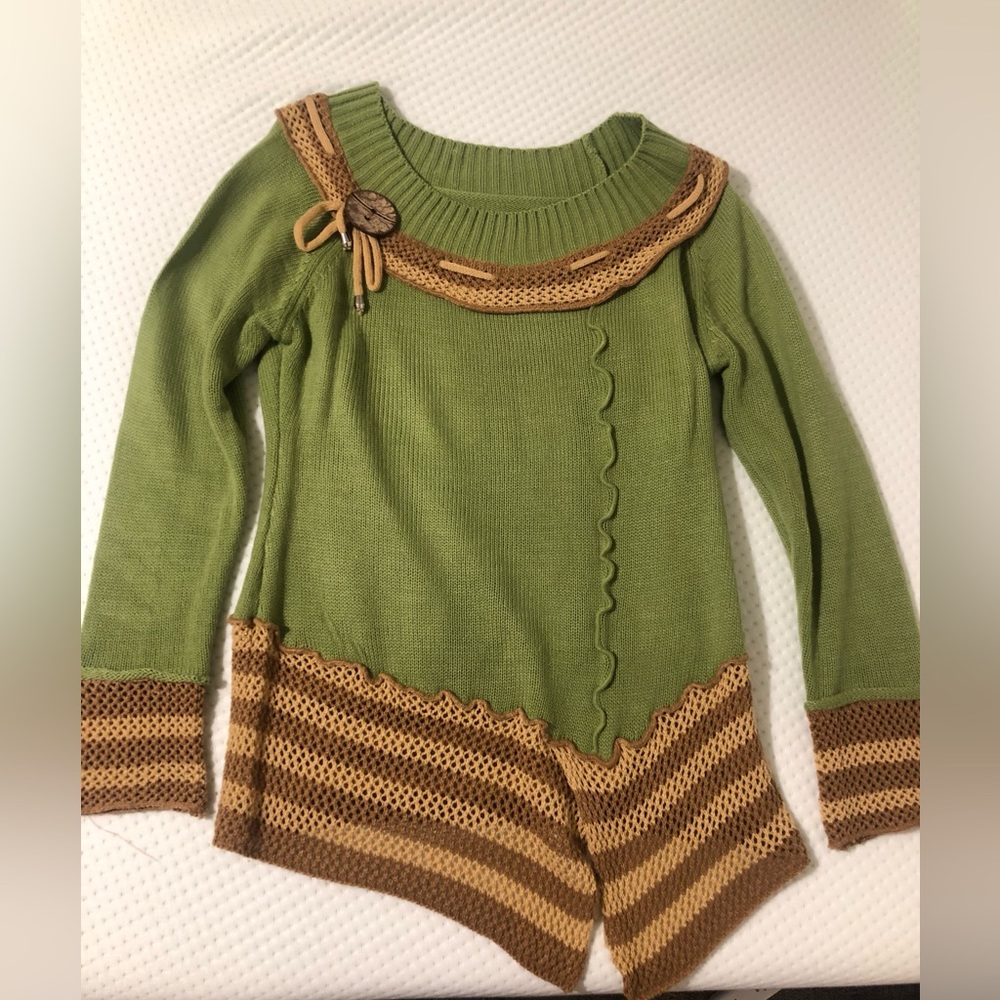 Cute sweater with button detail